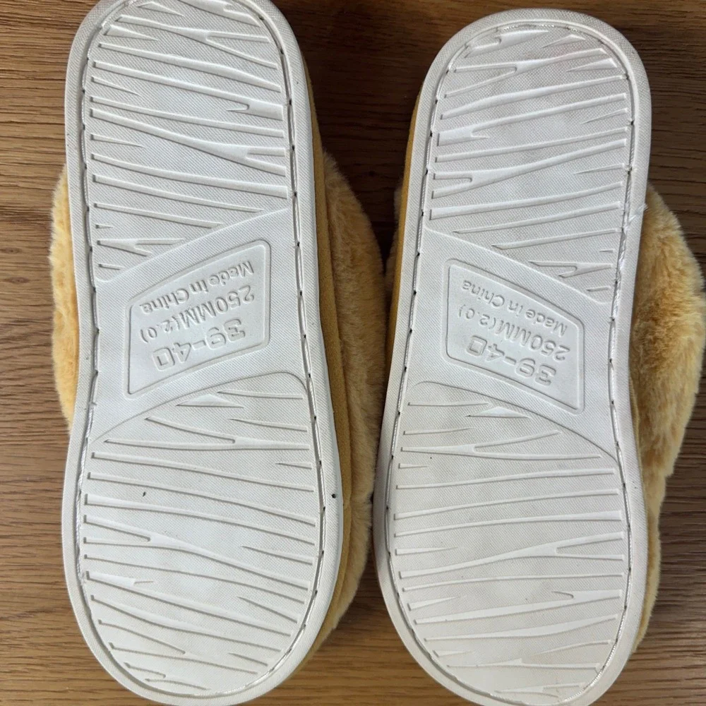 Women's Tan Faux Fur Bunny Slippers Embroidered Eyes Size 8 House Shoes